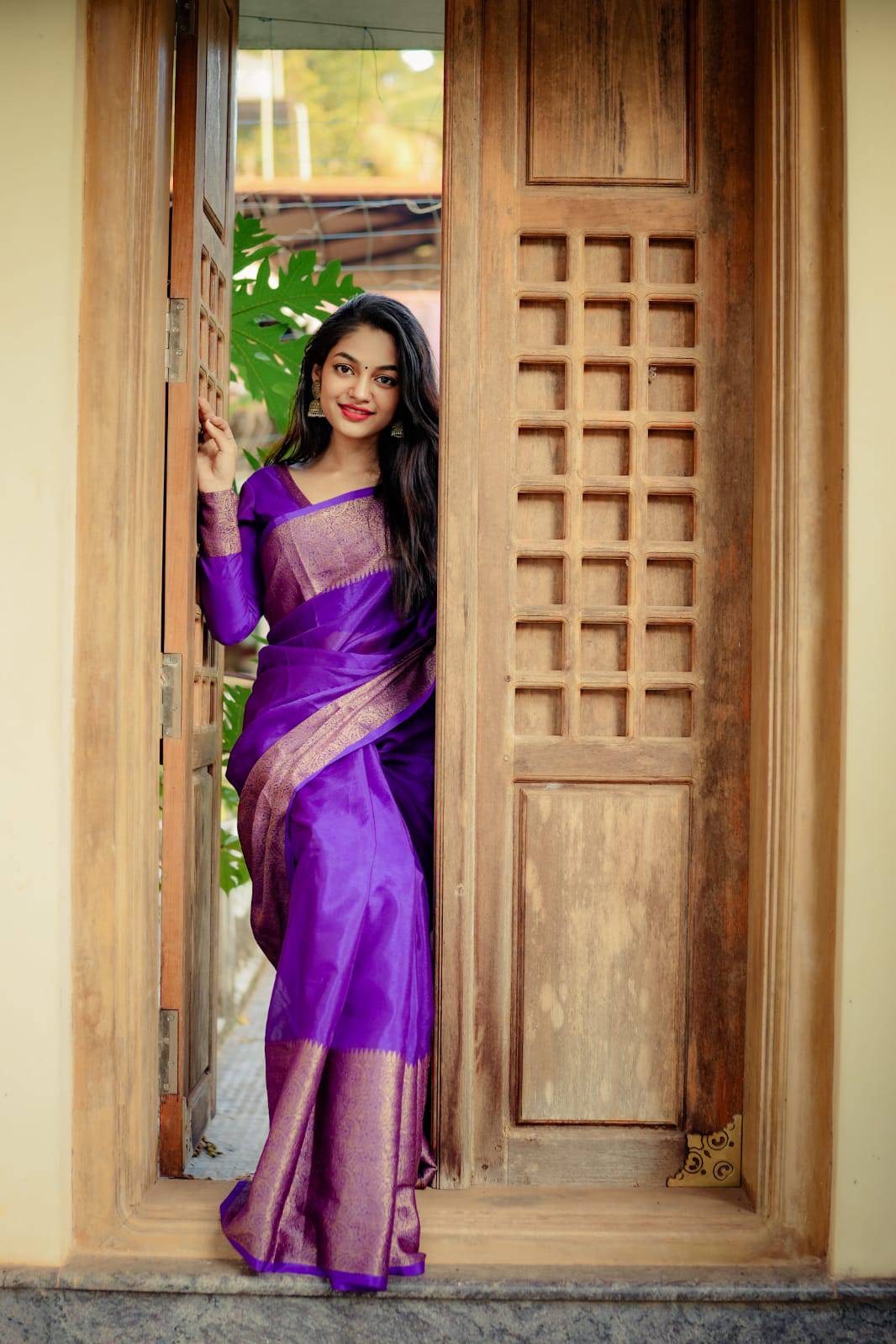 ivana awesome purple saree actress photos download hd